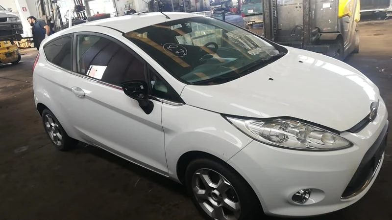 Ford Fiesta 1.4 TDCI, снимка 2 - Автомобили и джипове - 33035156