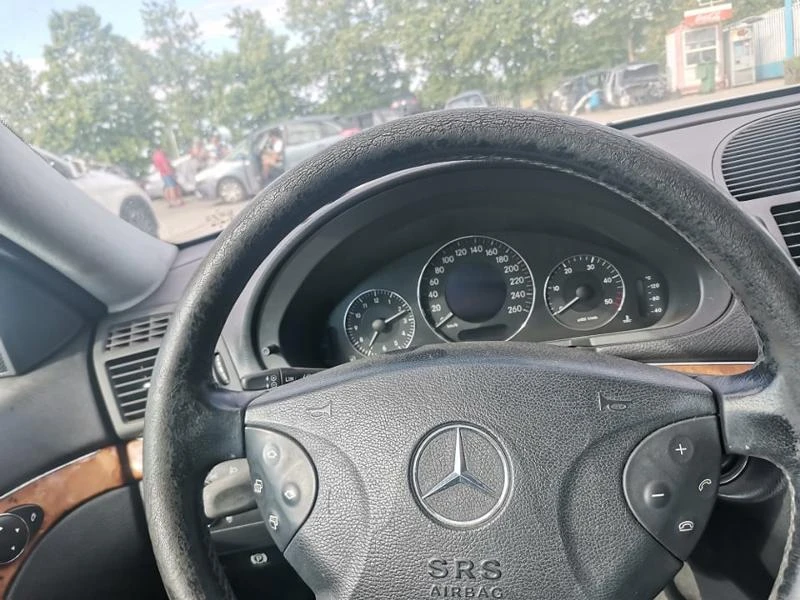 Mercedes-Benz E 270 Комби На Части, снимка 7 - Автомобили и джипове - 47850566