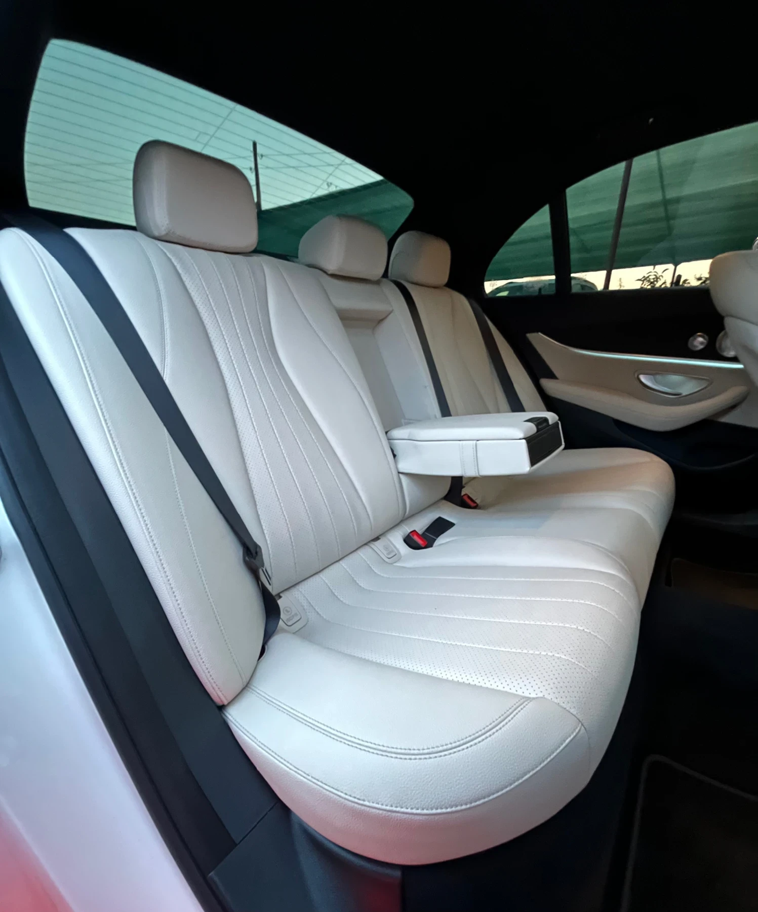 Mercedes-Benz E 300 4-MATIC* AMG* 9G* DIGITAL* СОБСТВЕН ЛИЗИНГ - изображение 9