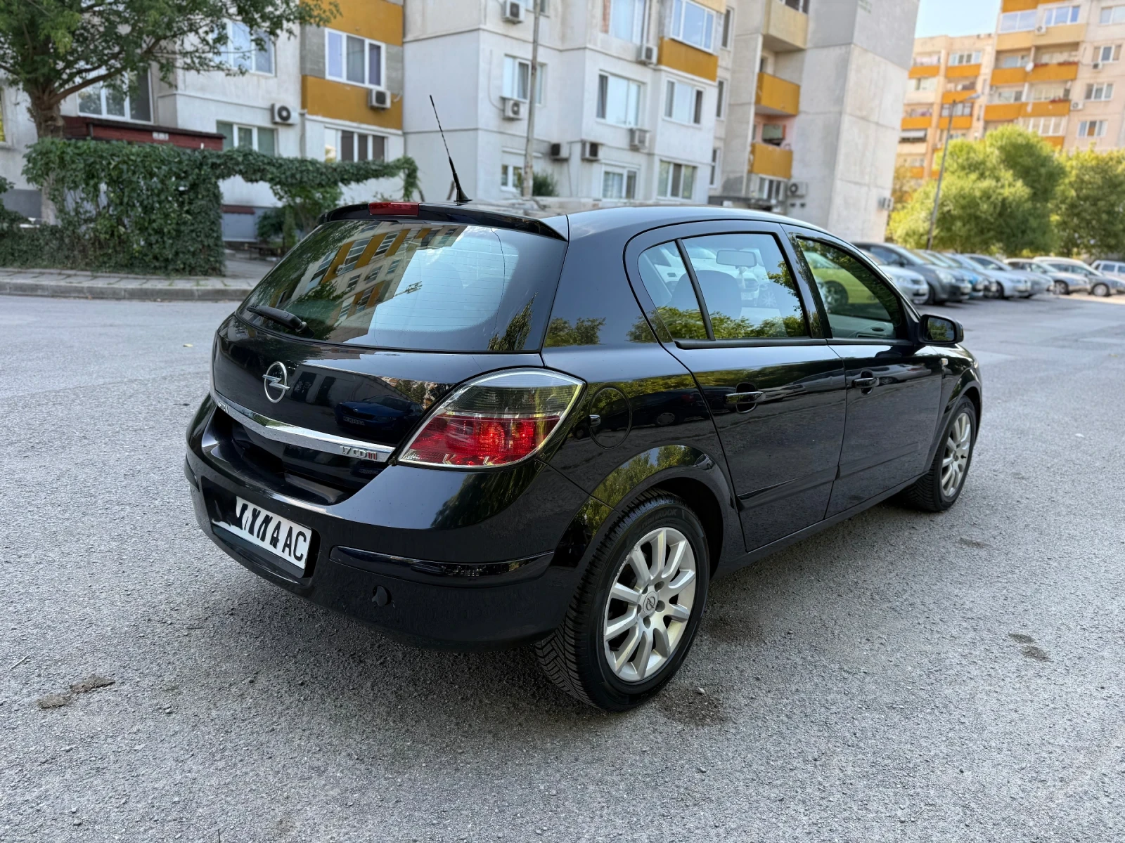 Opel Astra 1.7 Isuzu първи собственик в България от 8 години - изображение 4