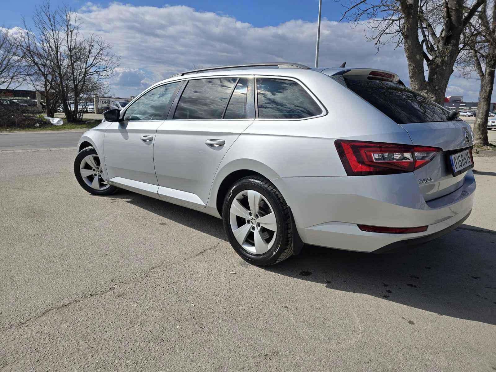 Skoda Superb DISTRONIK/2.0tdi/150hp, снимка 4 - Автомобили и джипове - 53814471