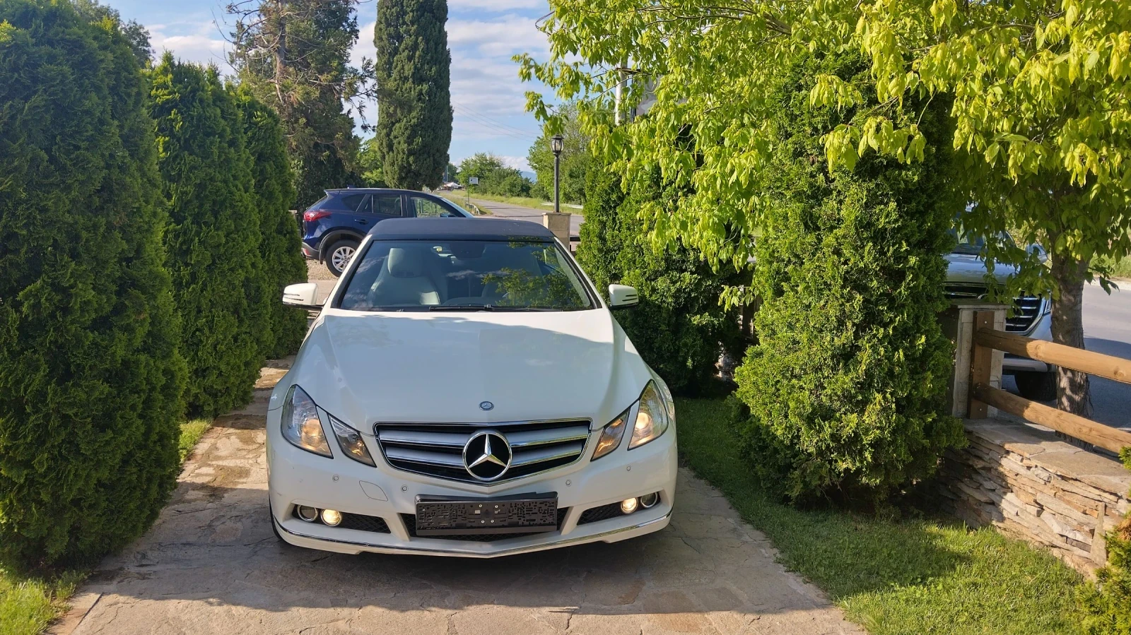 Mercedes-Benz E 220, снимка 2 - Автомобили и джипове - 54769275