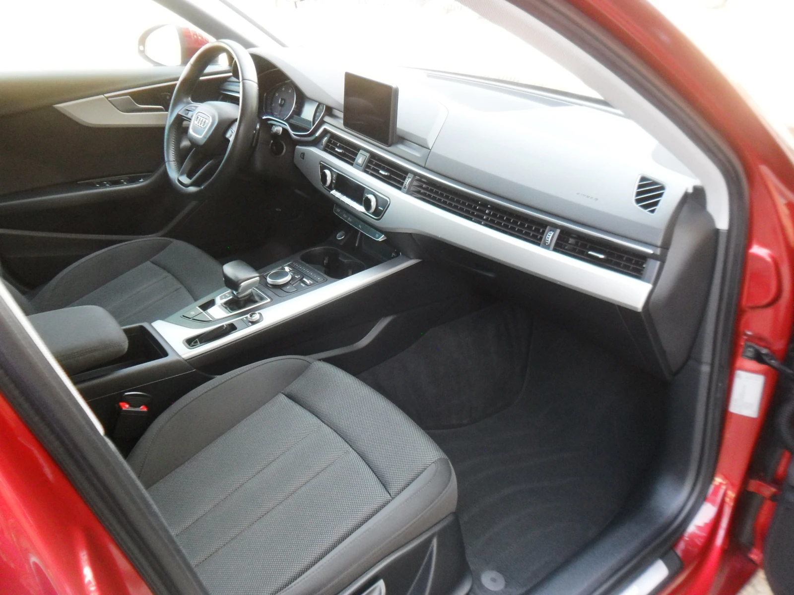 Audi A4 2, 0-TDI-AUTOMAT-ТОП, снимка 12 - Автомобили и джипове - 55629024