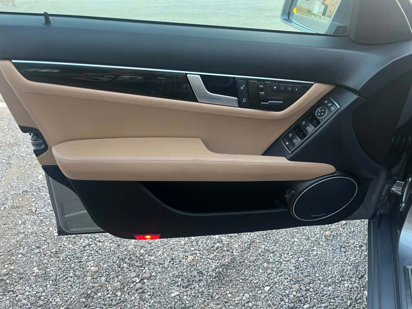 Mercedes-Benz C 250 4X4 DISTR LINEASIS HARM/KARDON, снимка 9 - Автомобили и джипове - 55675662