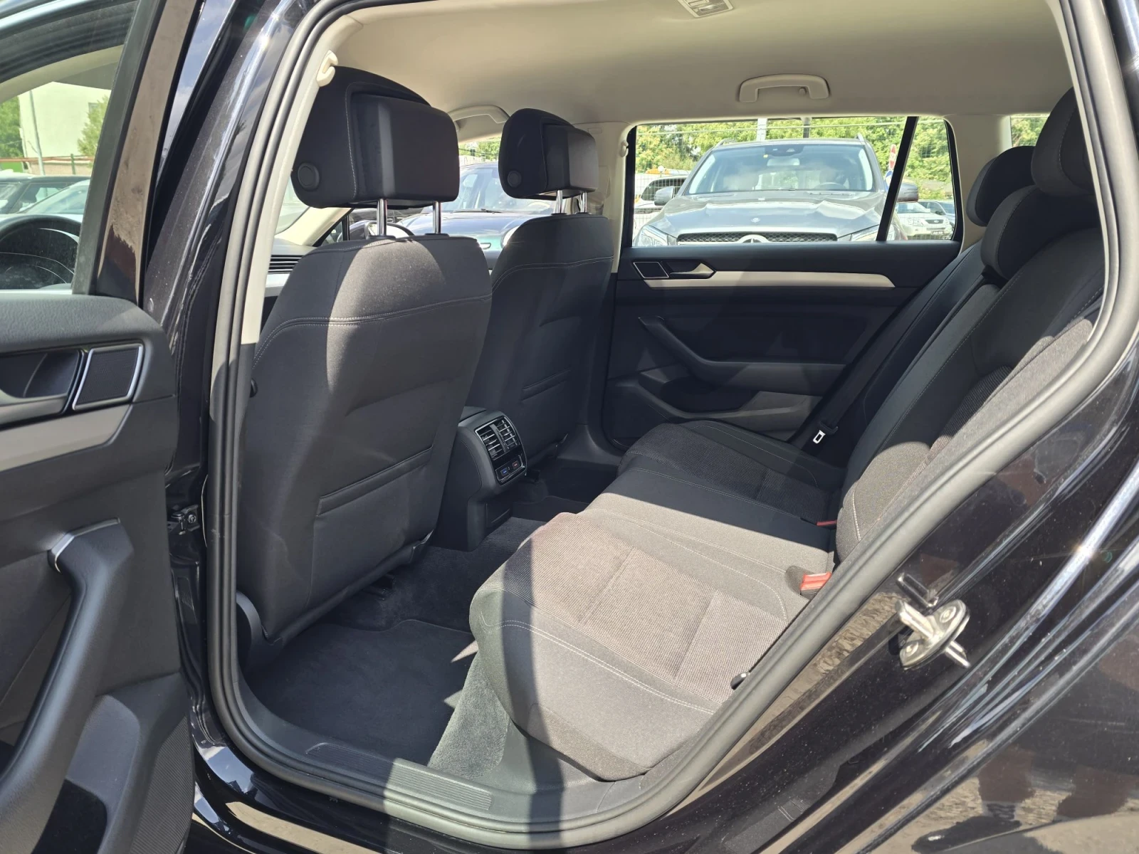 VW Passat 2.0TDI 150к.с Business DSG, снимка 11 - Автомобили и джипове - 55885231