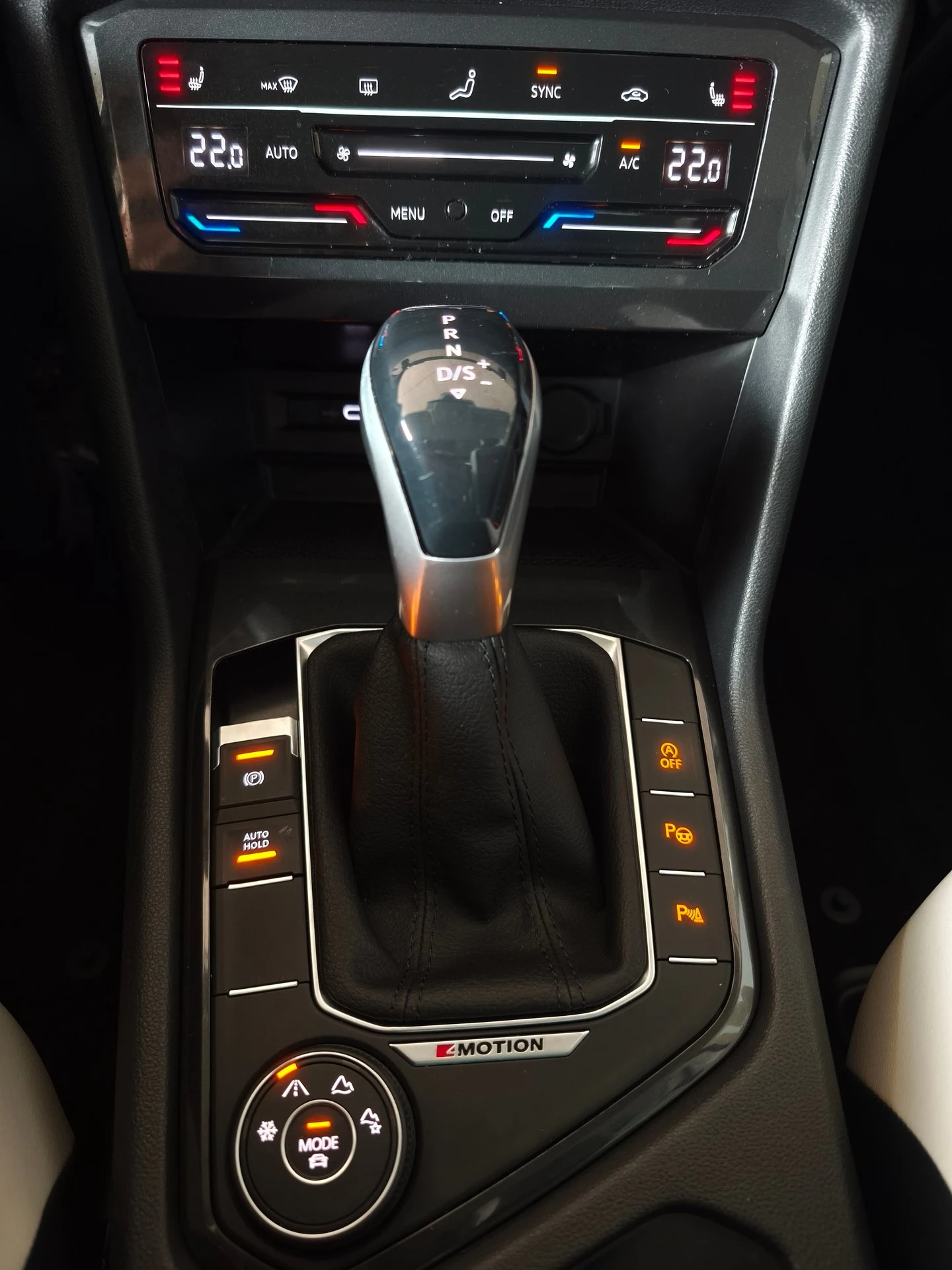 VW Tiguan Life 2.0 TDI SCR 4MOTION DSG - изображение 10