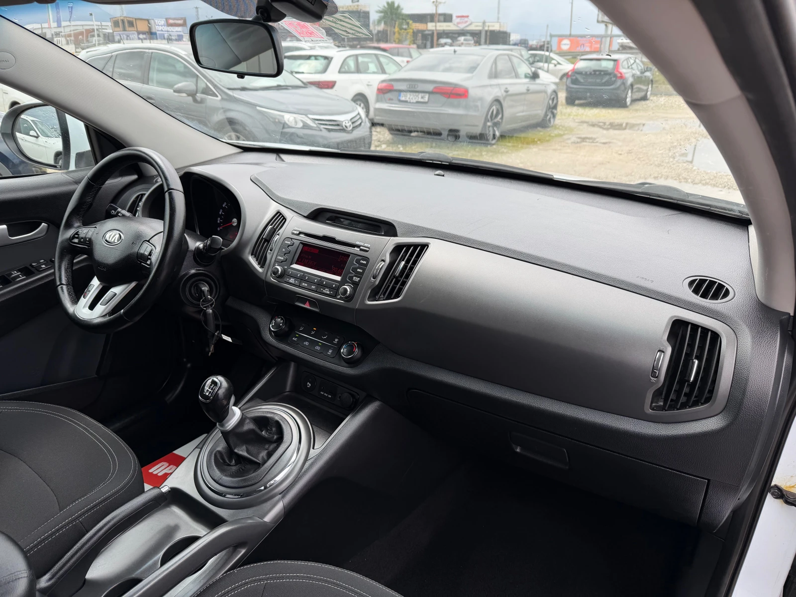 Kia Sportage 2.0 CRDI 4X4(КАТО НОВ), снимка 11 - Автомобили и джипове - 54037554