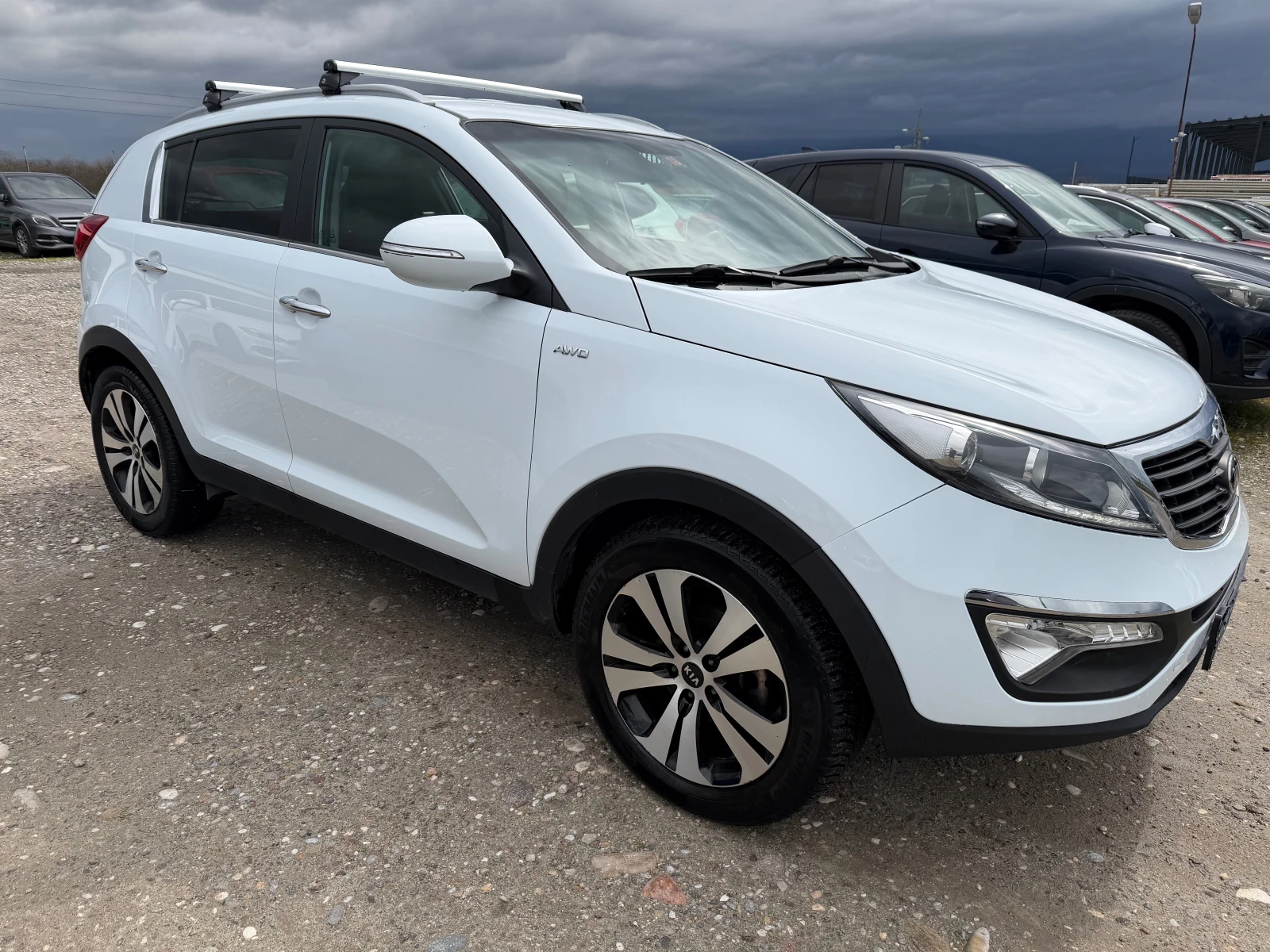 Kia Sportage 2.0 CRDI 4X4(КАТО НОВ), снимка 3 - Автомобили и джипове - 54037554