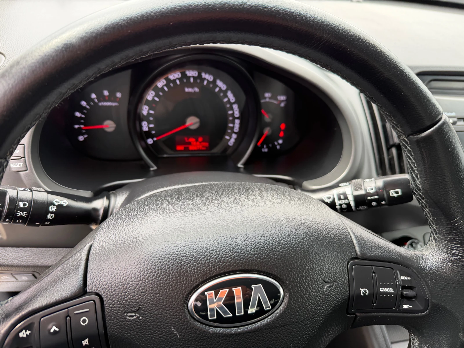 Kia Sportage 2.0 CRDI 4X4(КАТО НОВ), снимка 13 - Автомобили и джипове - 54037554