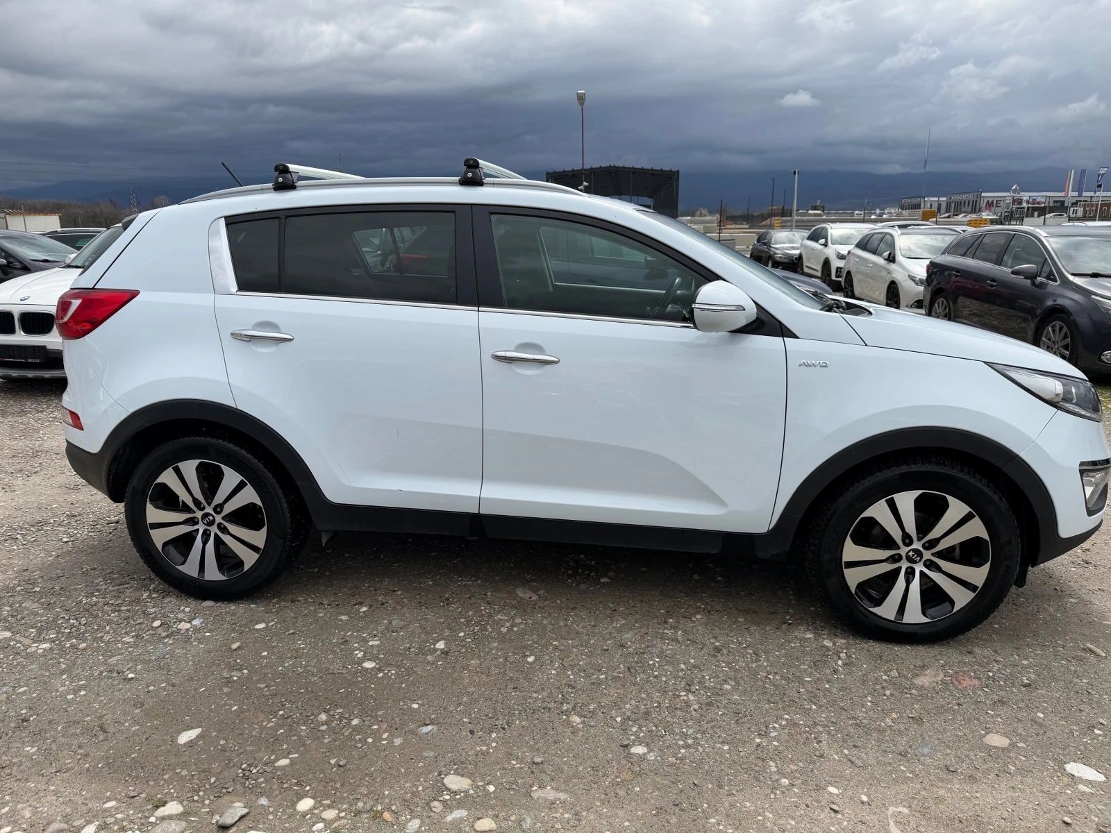 Kia Sportage 2.0 CRDI 4X4(КАТО НОВ), снимка 4 - Автомобили и джипове - 54037554