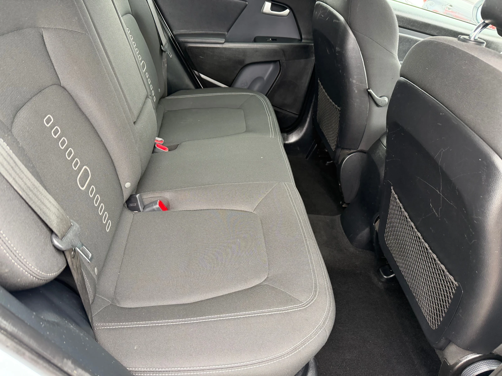 Kia Sportage 2.0 CRDI 4X4(КАТО НОВ), снимка 15 - Автомобили и джипове - 54037554