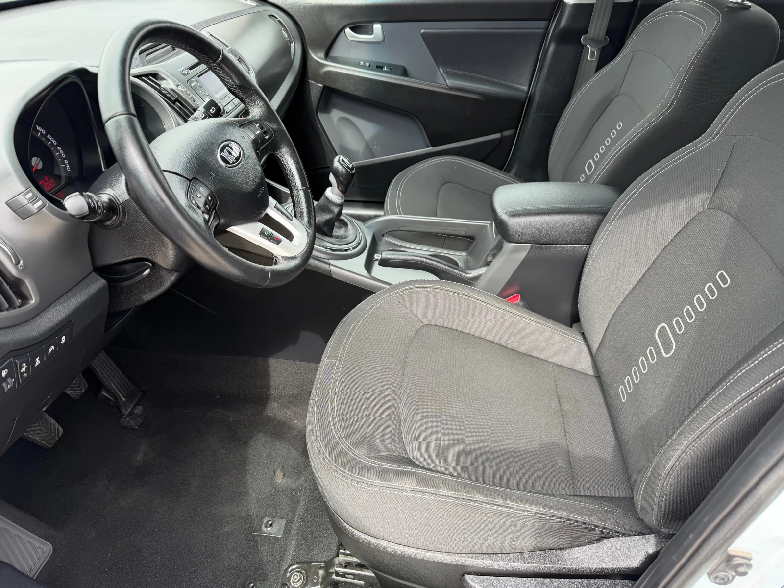 Kia Sportage 2.0 CRDI 4X4(КАТО НОВ), снимка 10 - Автомобили и джипове - 54037554