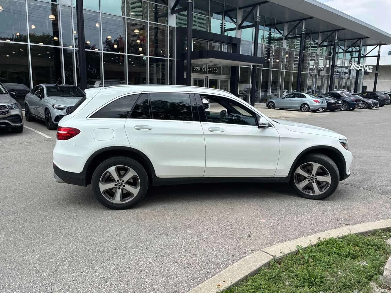 Mercedes-Benz GLC 300 * ПРЕДСТАВИТЕЛСТВО * КАМЕРА * ПОДГРЕВ * ПАМЕТ, снимка 3 - Автомобили и джипове - 54896335