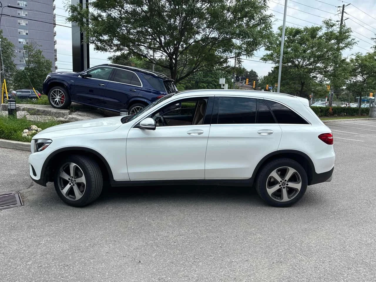 Mercedes-Benz GLC 300 * ПРЕДСТАВИТЕЛСТВО * КАМЕРА * ПОДГРЕВ * ПАМЕТ, снимка 2 - Автомобили и джипове - 54896335