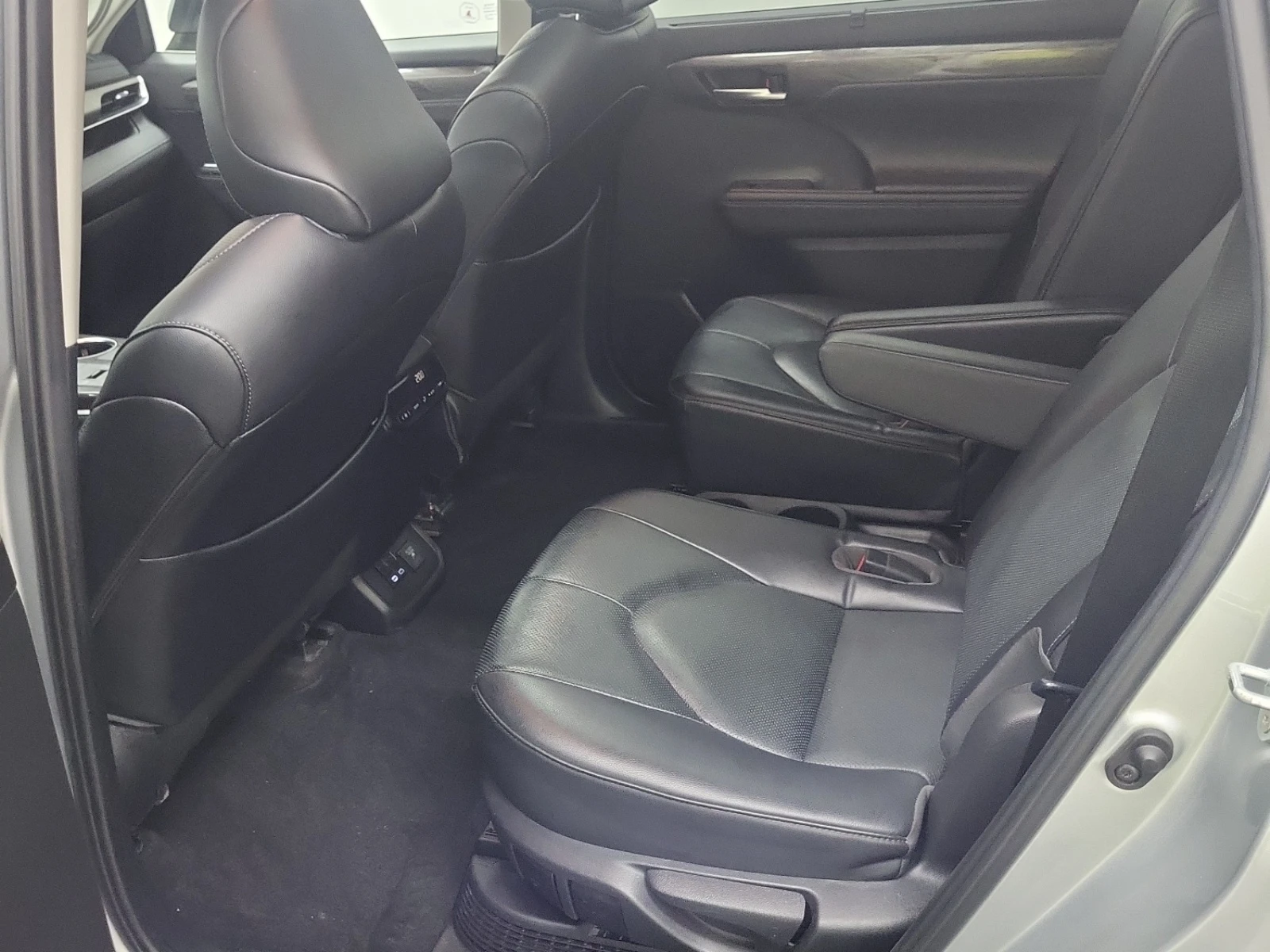 Toyota Highlander HYBRID LIMITED * * AWD * * CARFAX * * АВТО КРЕДИТ , снимка 10 - Автомобили и джипове - 55617480