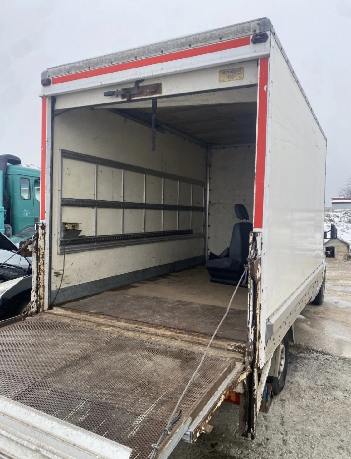 Mercedes-Benz Sprinter 313 Фургон с прикачен борд - изображение 2