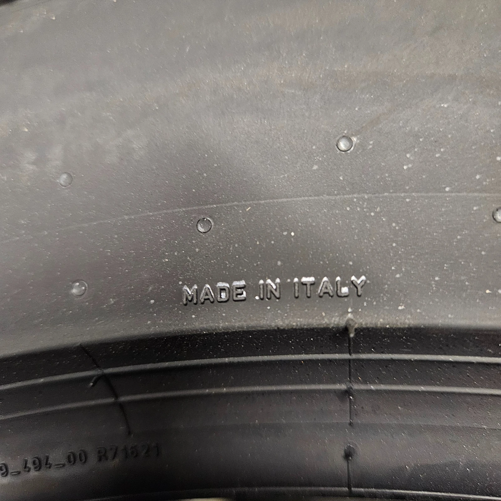 Гуми Зимни 255/45R19, снимка 16 - Гуми и джанти - 54114304