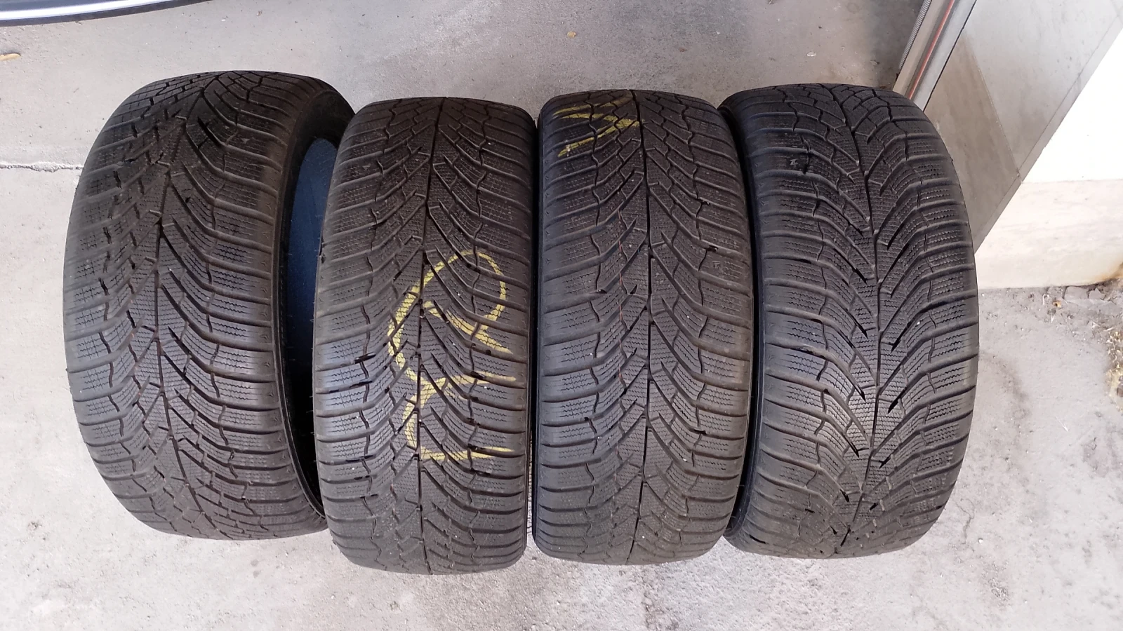 Гуми Зимни 225/40R18