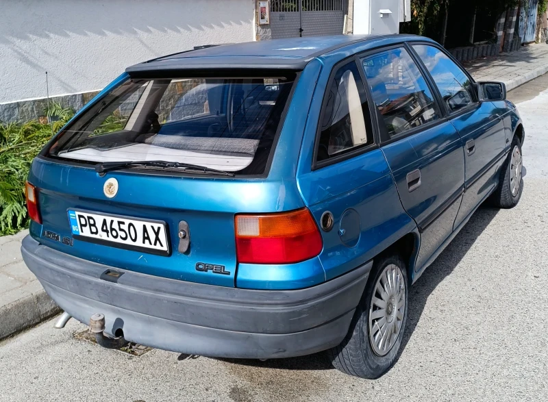 Opel Astra 1, 6 бензин , снимка 4 - Автомобили и джипове - 47480716