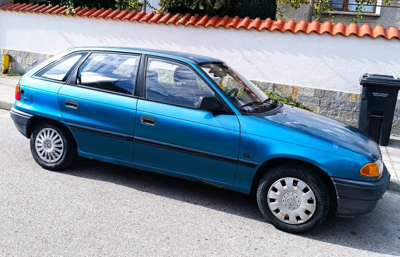 Opel Astra 1, 6 бензин , снимка 1 - Автомобили и джипове - 47480716