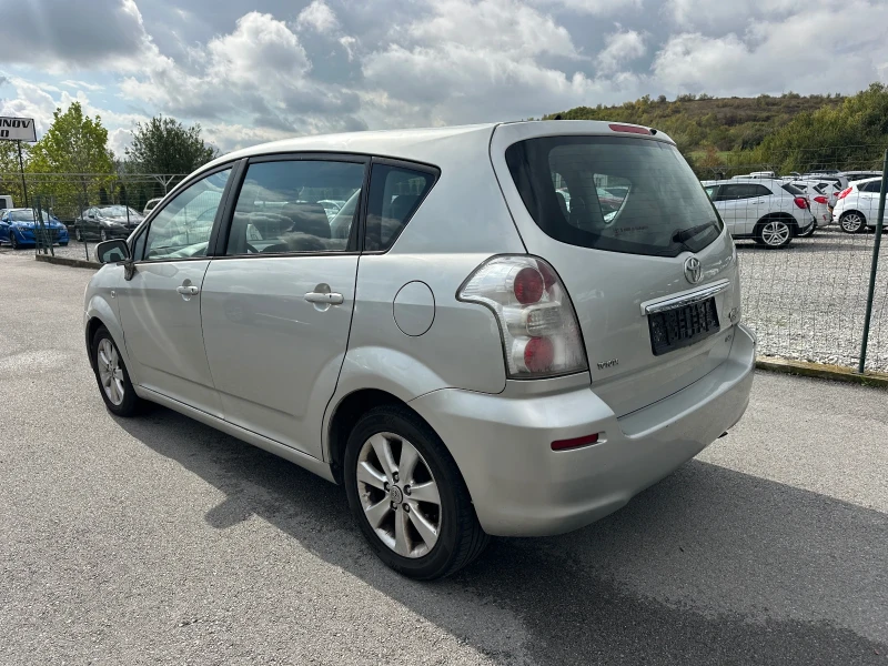 Toyota Corolla verso 2.2 D4D , снимка 4 - Автомобили и джипове - 47481670