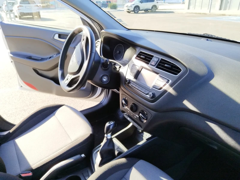 Hyundai I20, снимка 12 - Автомобили и джипове - 48813443