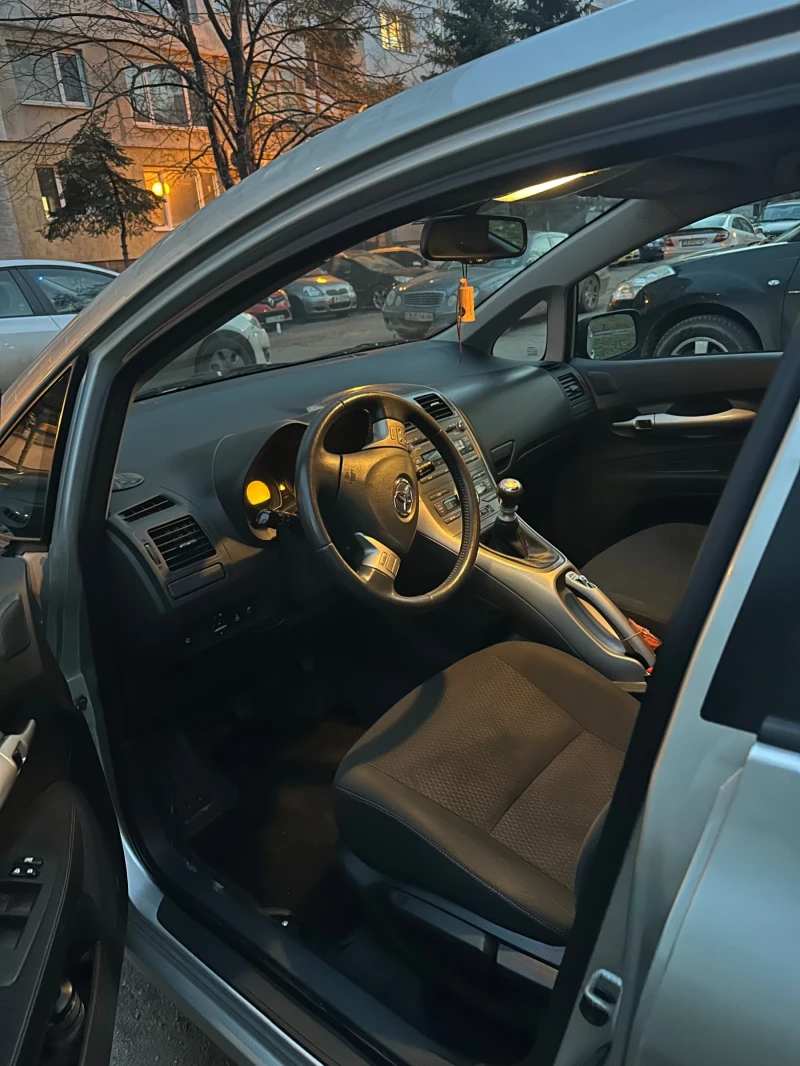 Toyota Auris, снимка 11 - Автомобили и джипове - 49123123