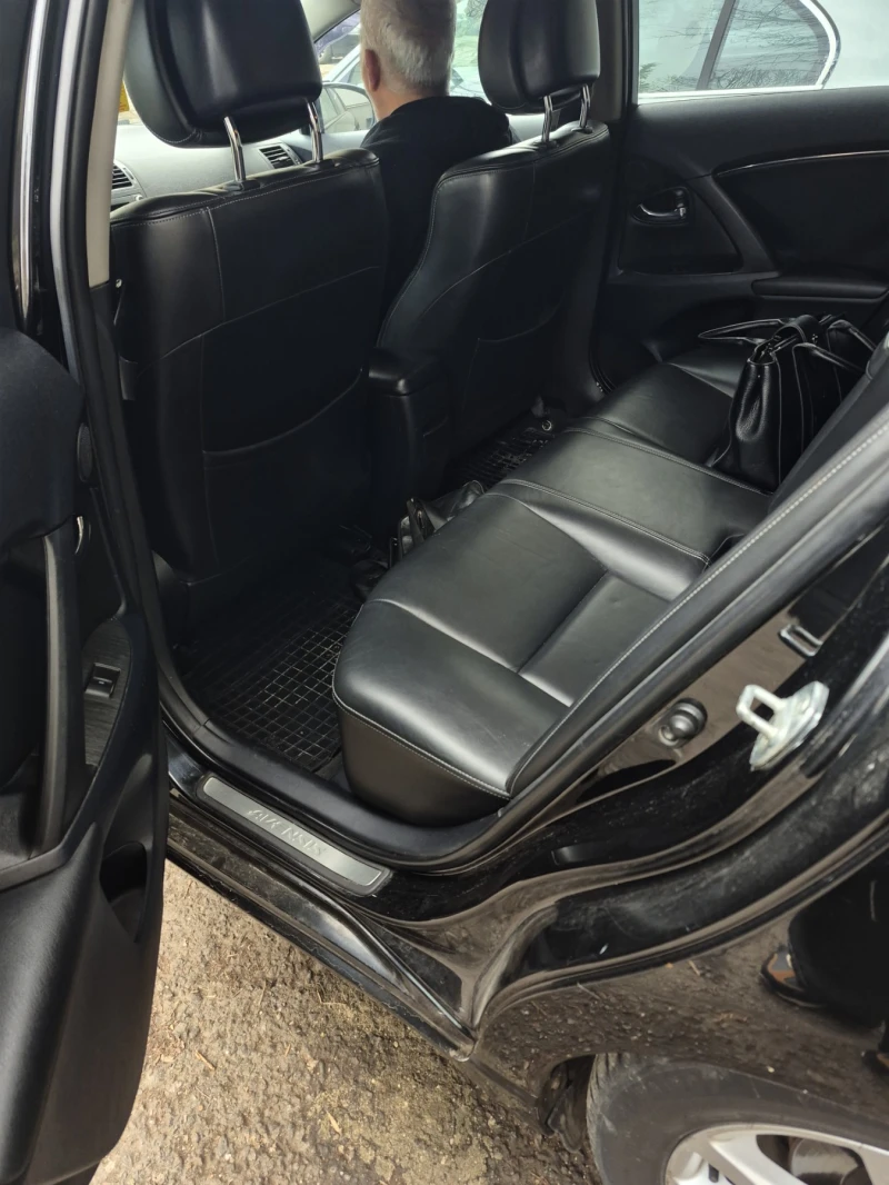 Toyota Avensis 2.2, снимка 6 - Автомобили и джипове - 53404456