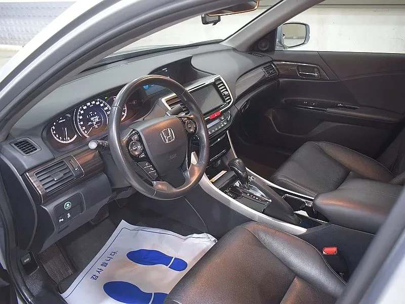 Honda Accord, снимка 5 - Автомобили и джипове - 55348545