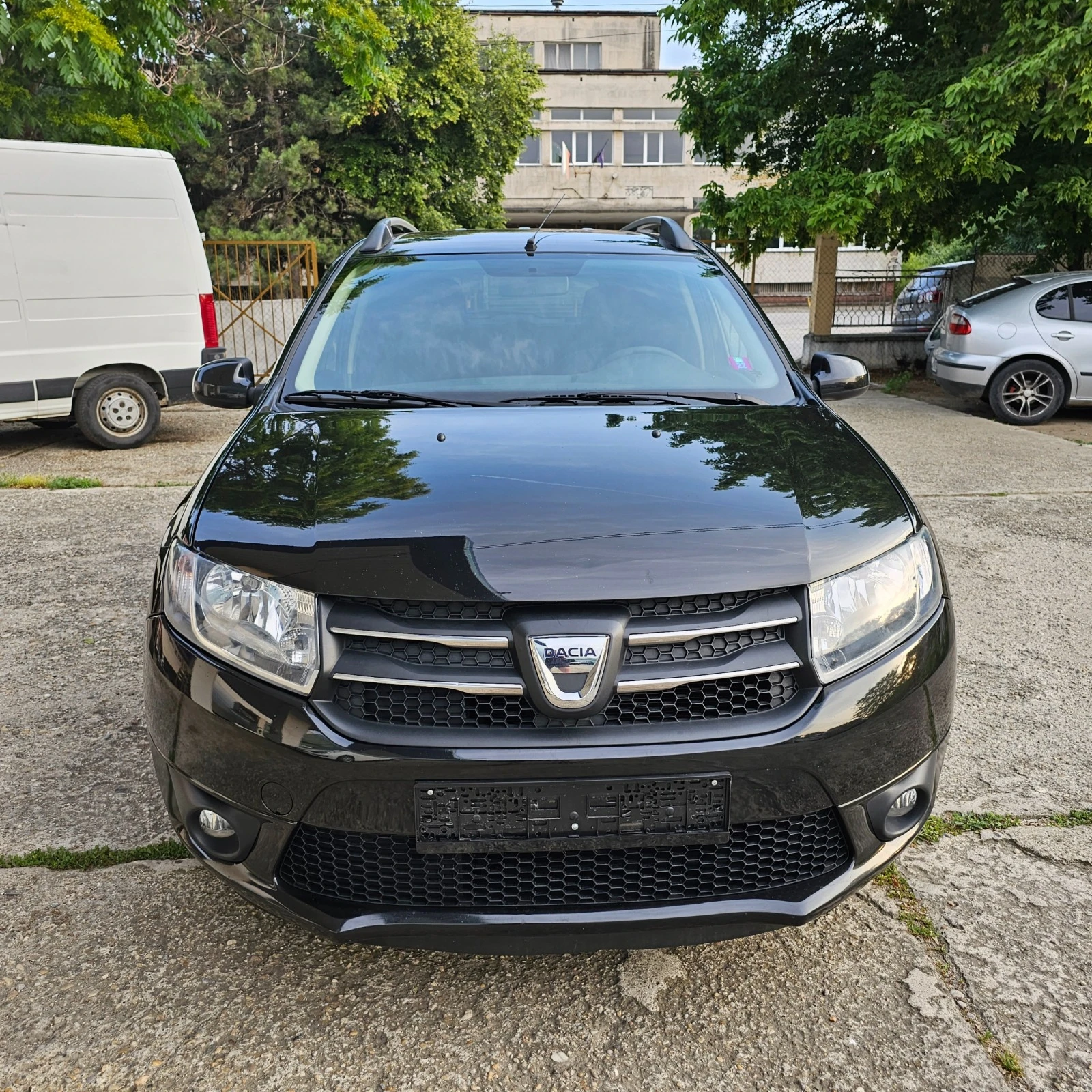 Dacia Logan 1.2i  ГАЗ NAVI TOP - изображение 9