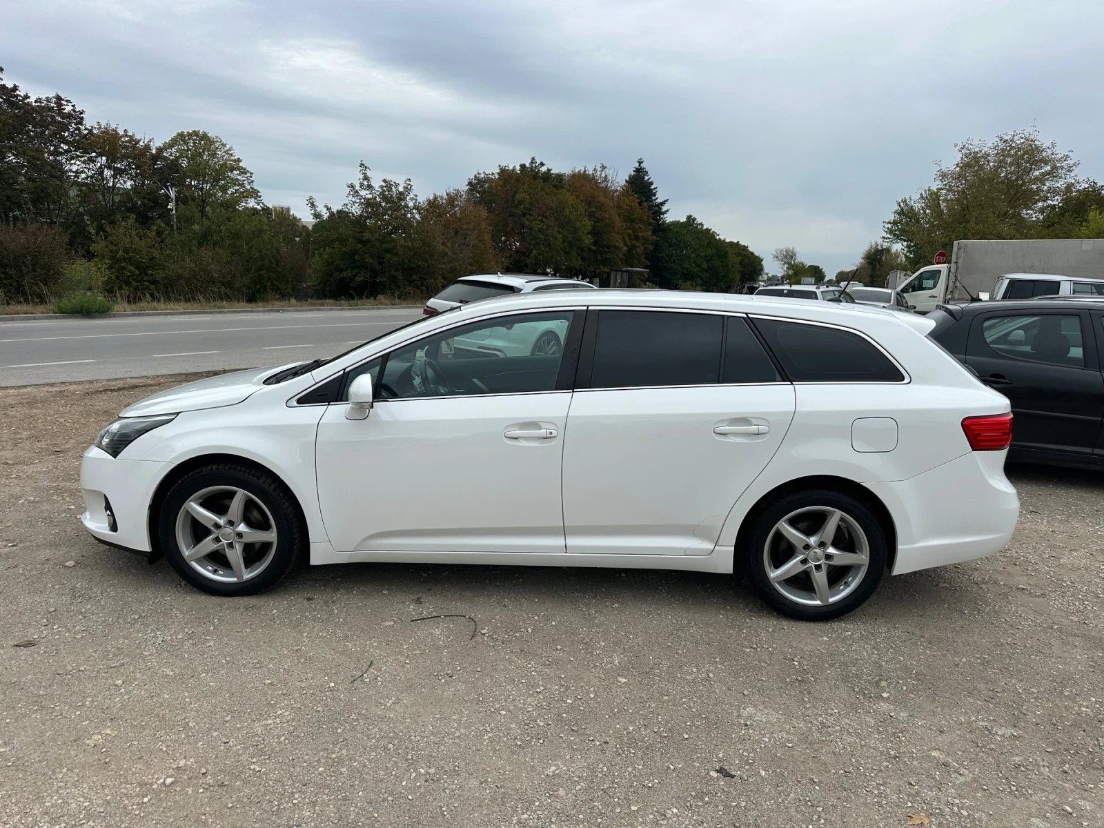 Toyota Avensis 2.0 d4d! Led! Xenon! Navigation! Камера!  - изображение 4