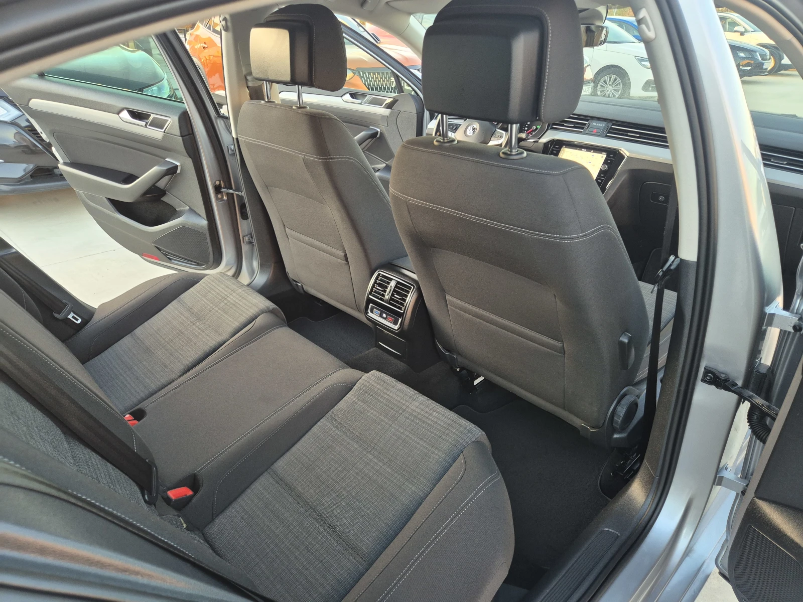 VW Passat BUSINES А/Т - изображение 10