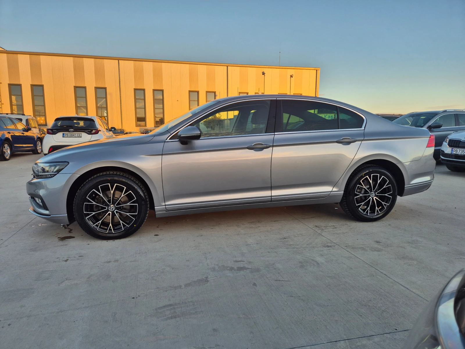 VW Passat BUSINES А/Т - изображение 2