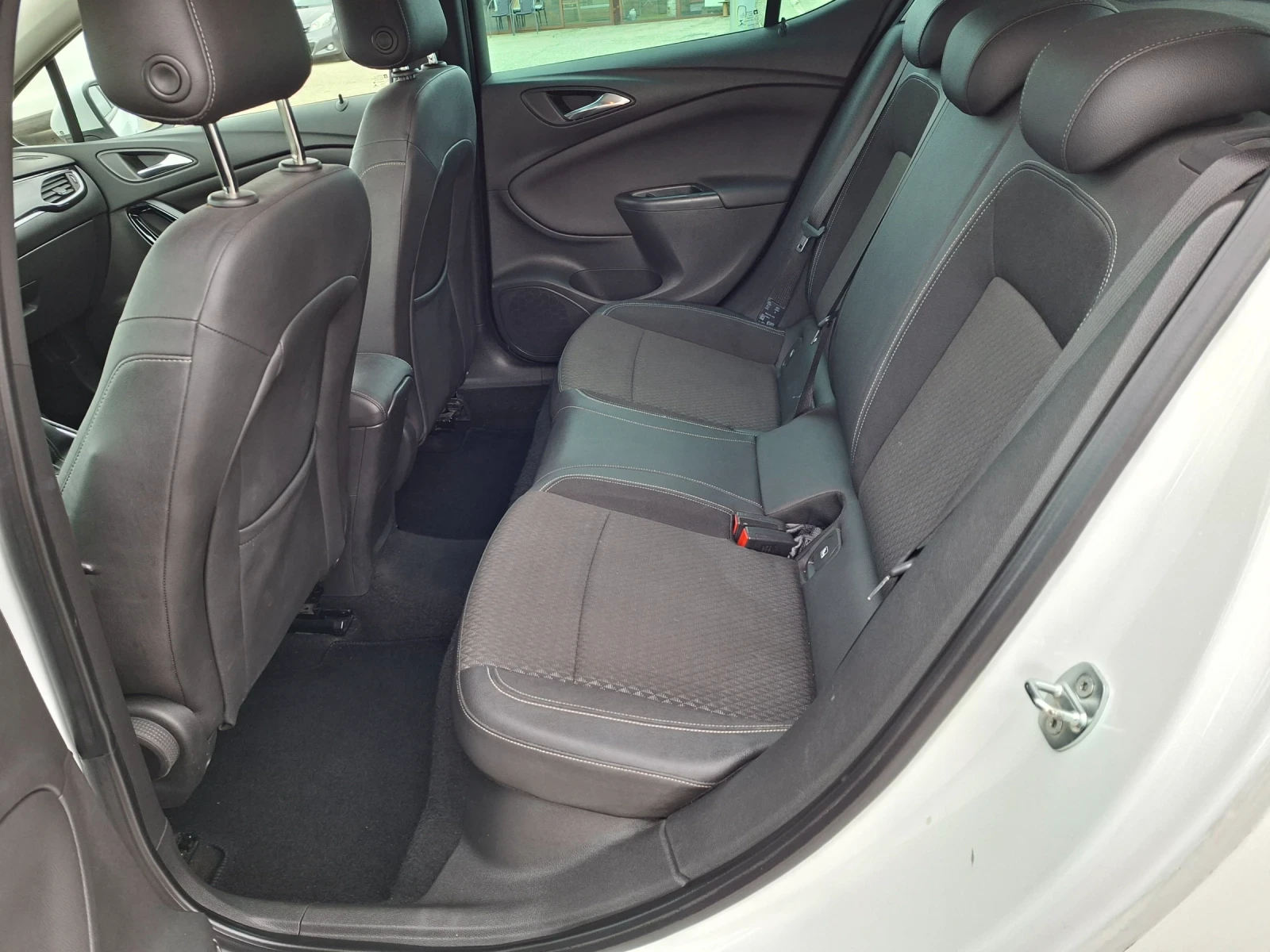 Opel Astra 1, 6 cdti - изображение 10