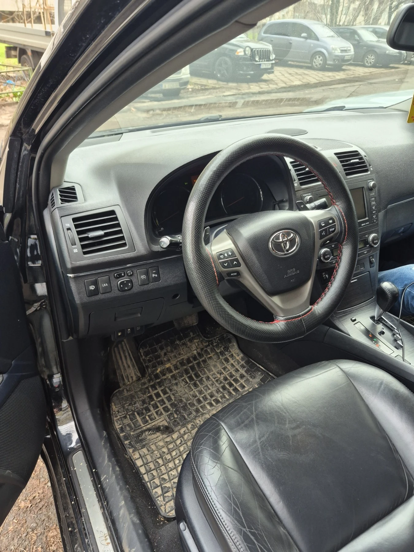 Toyota Avensis 2.2 - изображение 5