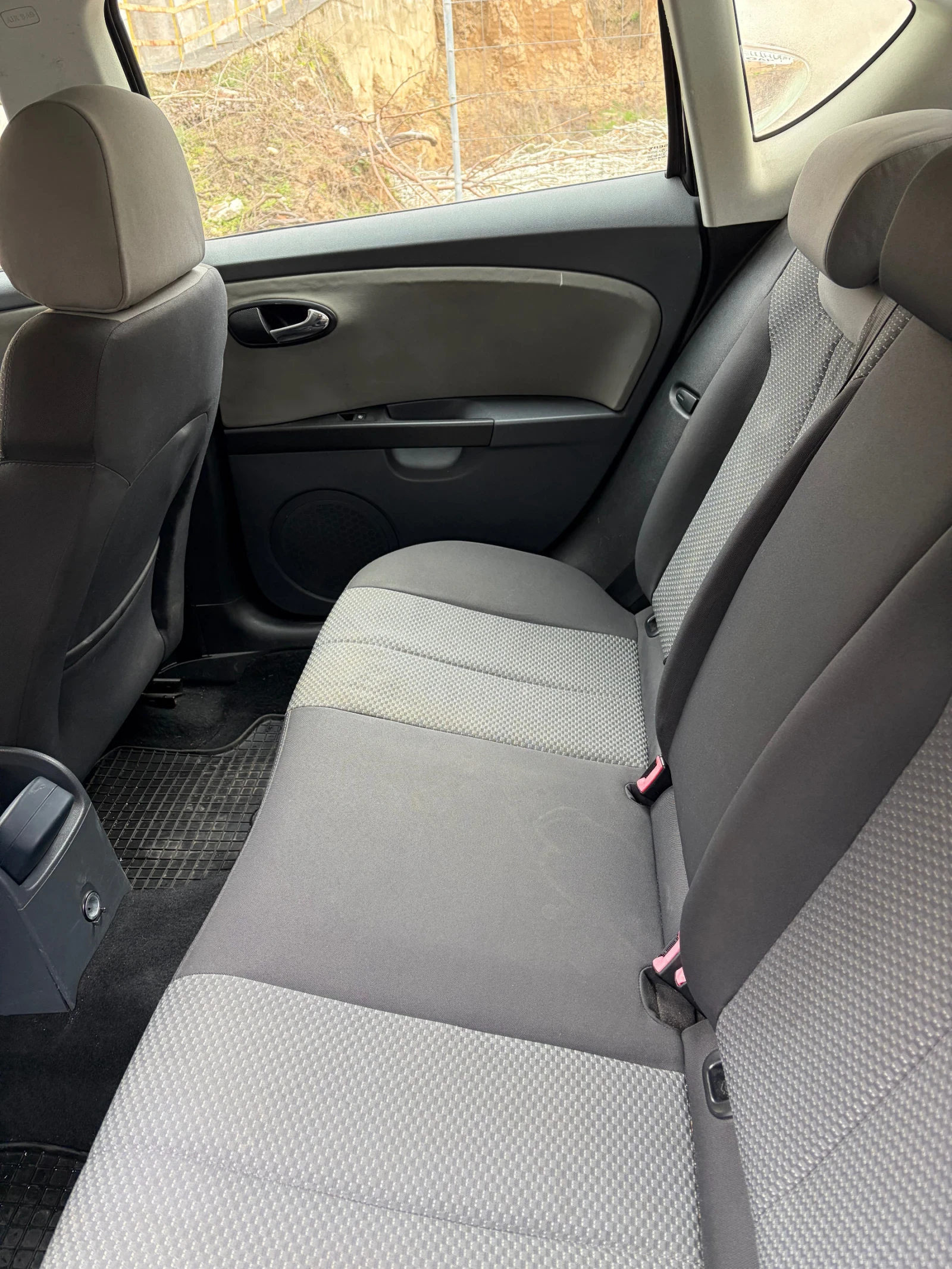 Seat Leon 1.6 бензин 102кс. , снимка 13 - Автомобили и джипове - 53916174