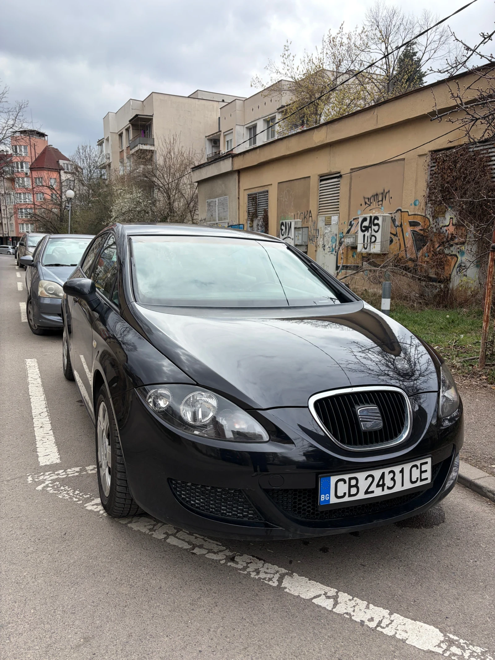 Seat Leon 1.6 бензин 102кс. , снимка 2 - Автомобили и джипове - 53916174