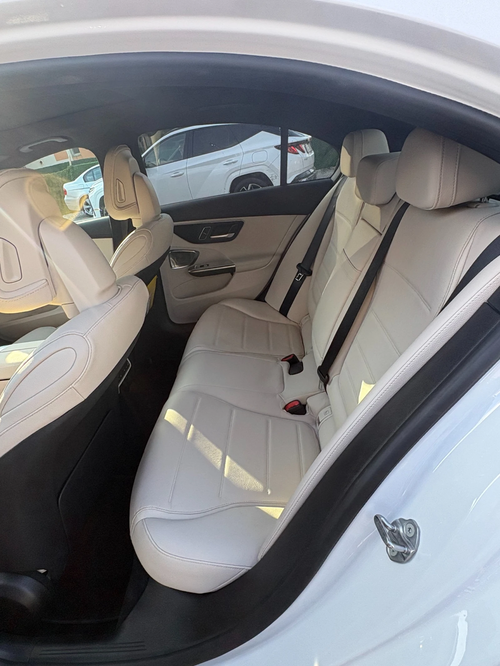 Mercedes-Benz C 400, снимка 10 - Автомобили и джипове - 54023218