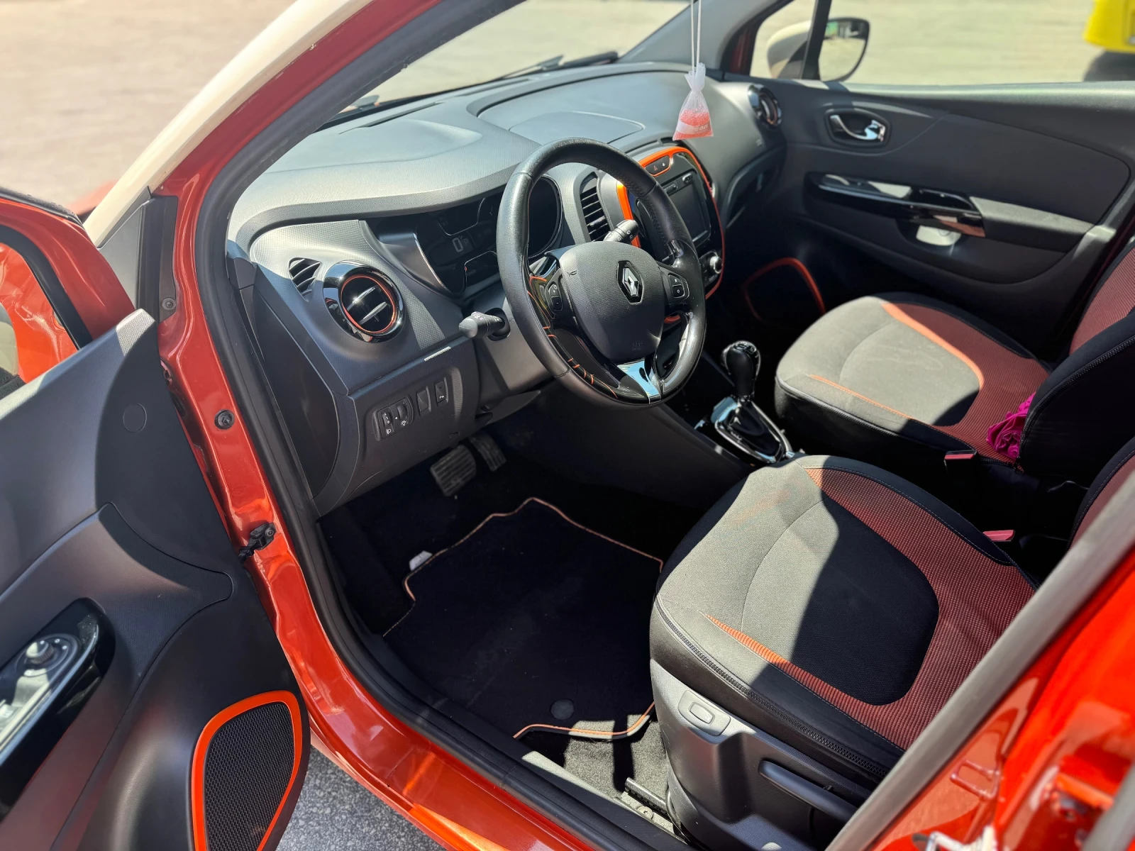 Renault Captur 1.5 DCI Първи собственик , снимка 8 - Автомобили и джипове - 55161820