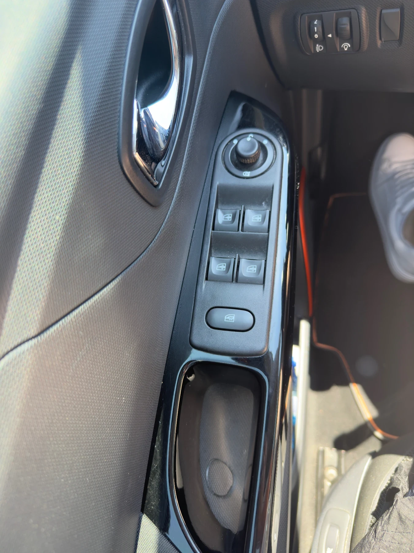 Renault Captur 1.5 DCI Първи собственик , снимка 12 - Автомобили и джипове - 55161820