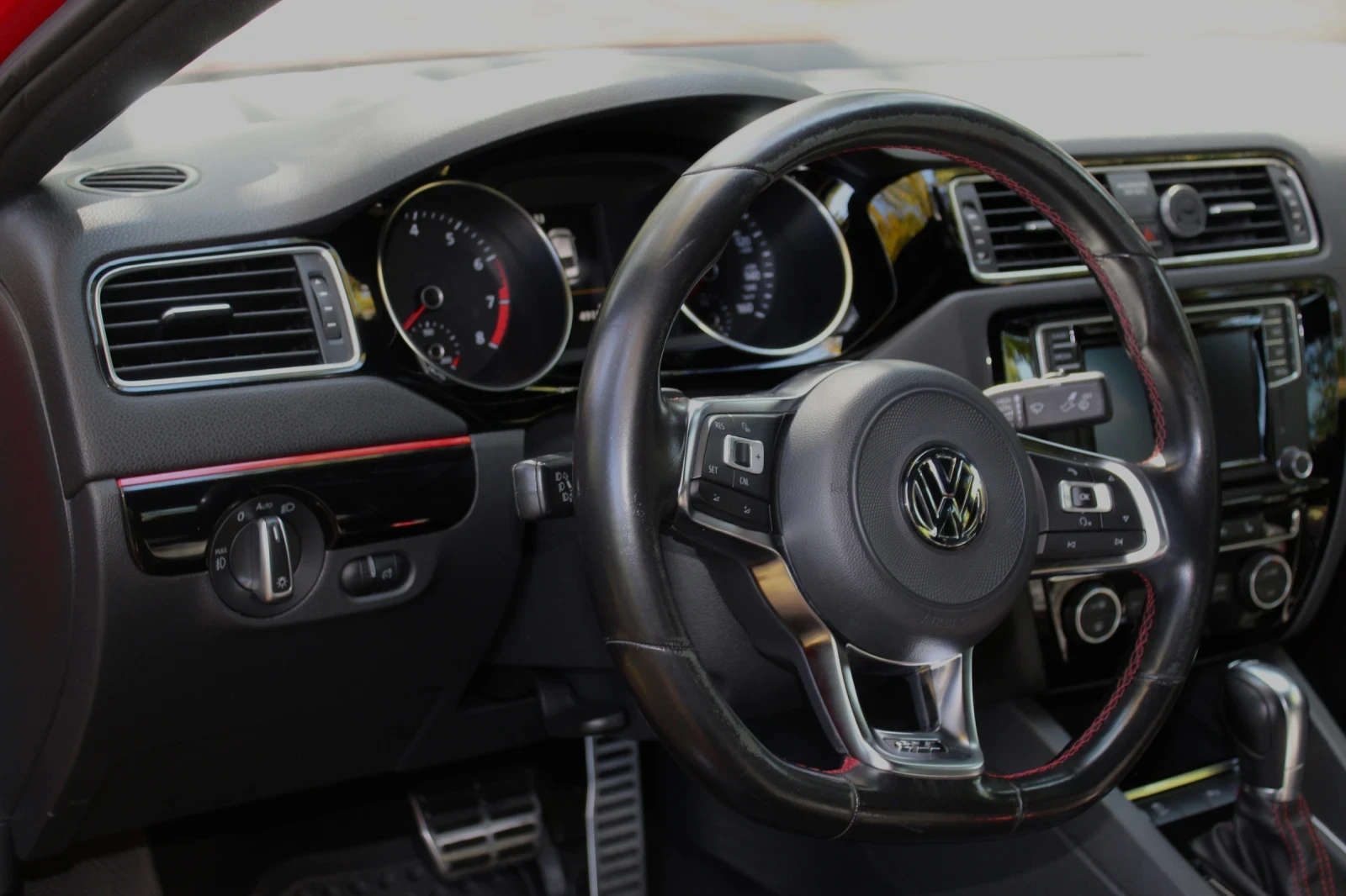 VW Jetta 2.0 GLI DSG 2018 FaceLift Full Keyless, снимка 8 - Автомобили и джипове - 56091866
