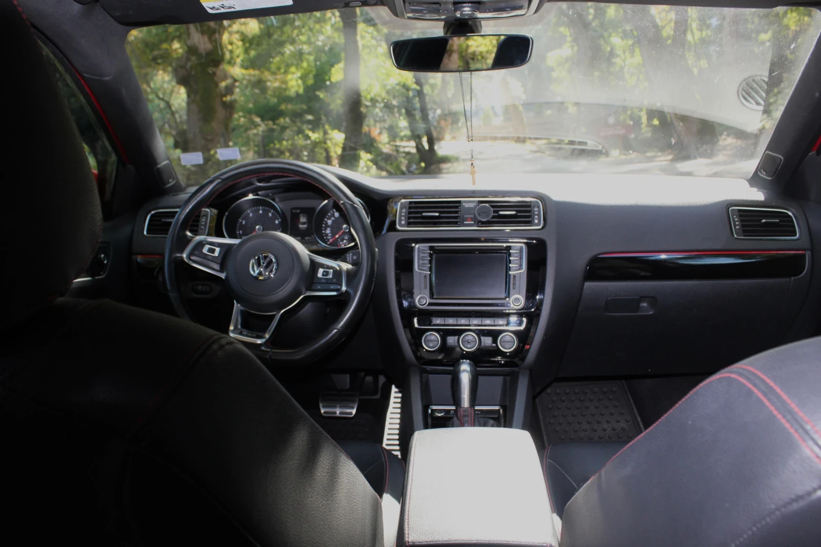VW Jetta 2.0 GLI DSG 2018 FaceLift Full Keyless, снимка 14 - Автомобили и джипове - 56091866