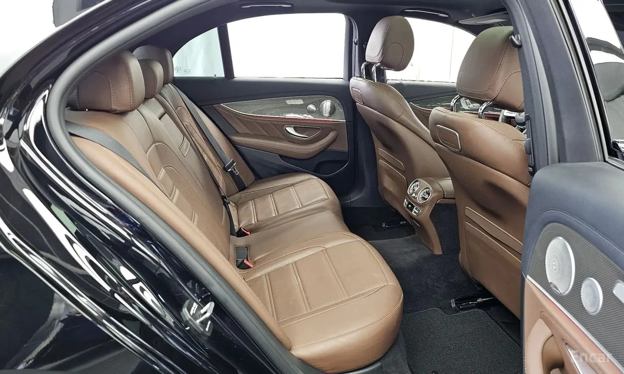 Mercedes-Benz E 53 AMG * DISTRONIC * МАСАЖИ * ПОДГРЕВ * ОБДУВХАНЕ * КАРБО, снимка 12 - Автомобили и джипове - 56114115