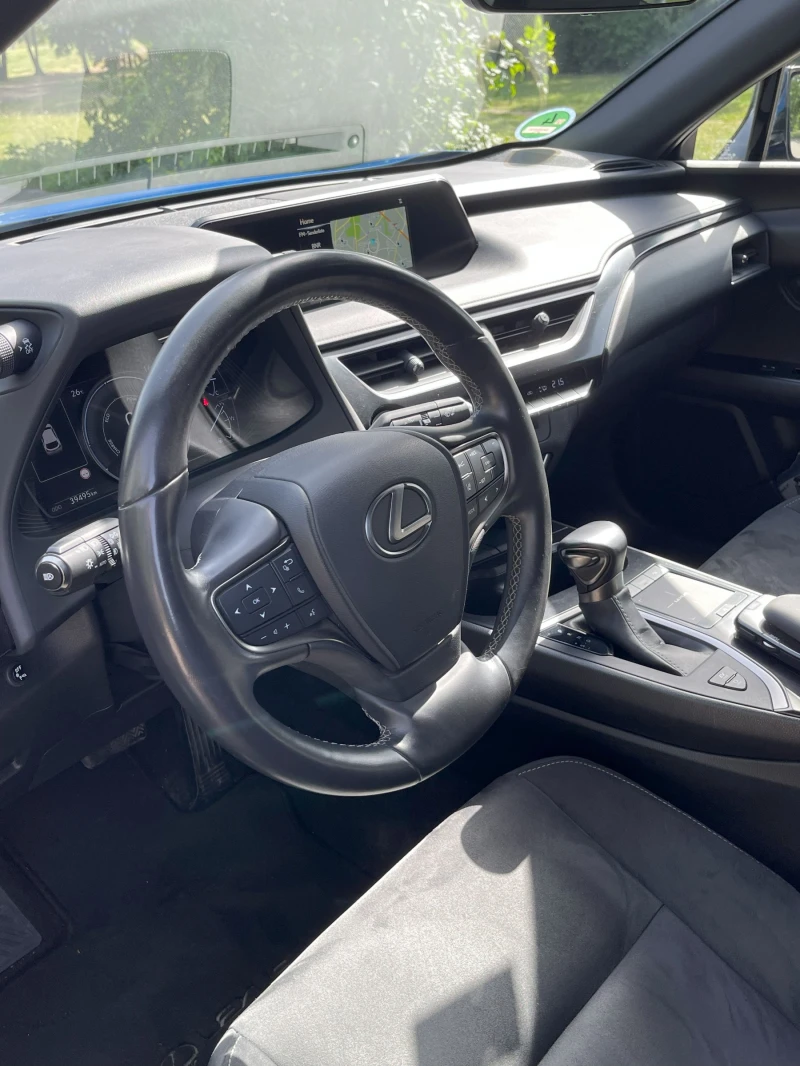 Lexus UX 250h, снимка 15 - Автомобили и джипове - 47325000