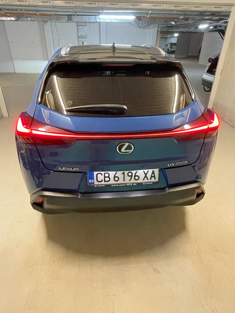 Lexus UX 250h, снимка 12 - Автомобили и джипове - 47325000