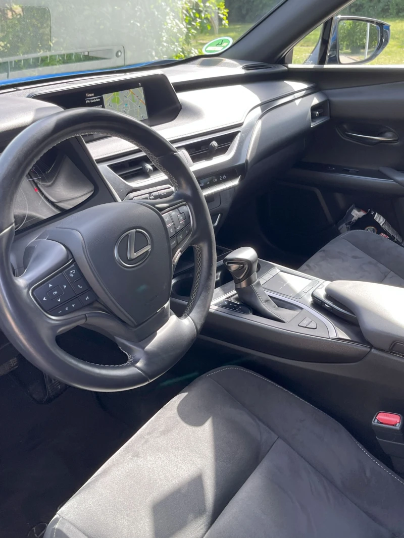 Lexus UX 250h, снимка 14 - Автомобили и джипове - 47325000