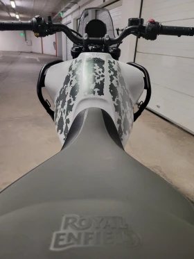 Royal Enfield Hymalayan 452 white black grey | Mobile.bg    17