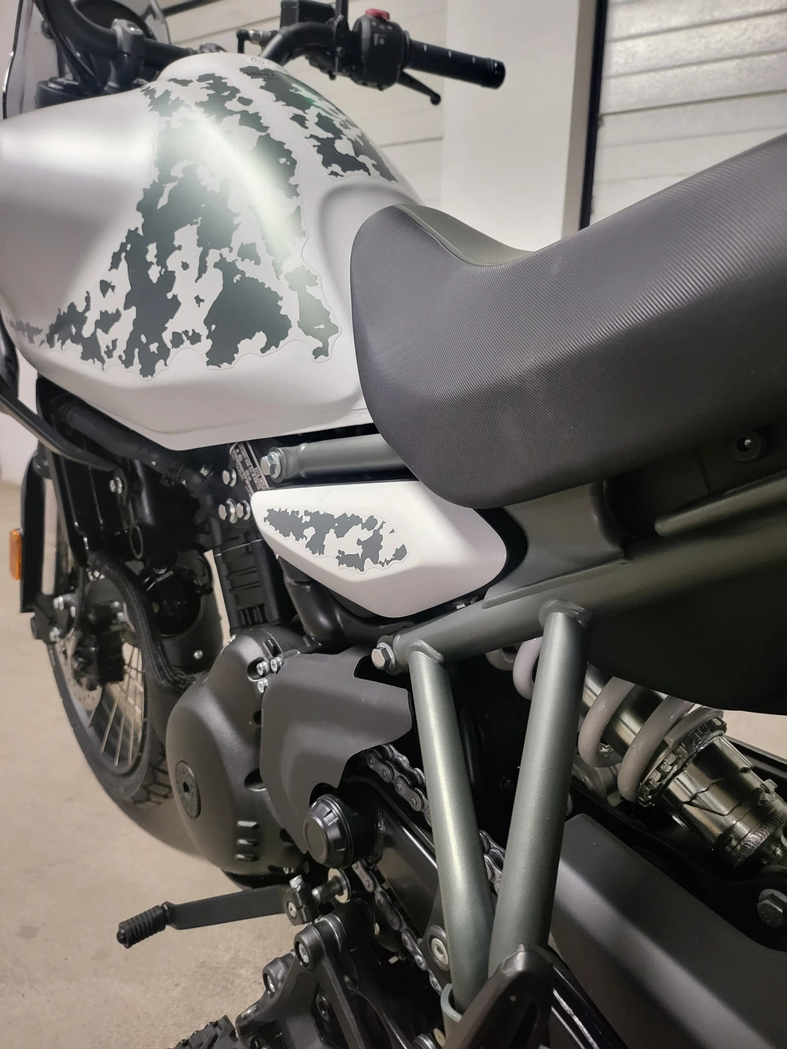 Royal Enfield Hymalayan 452 white black grey best price in EU | Mobile.bg � ����������� 12