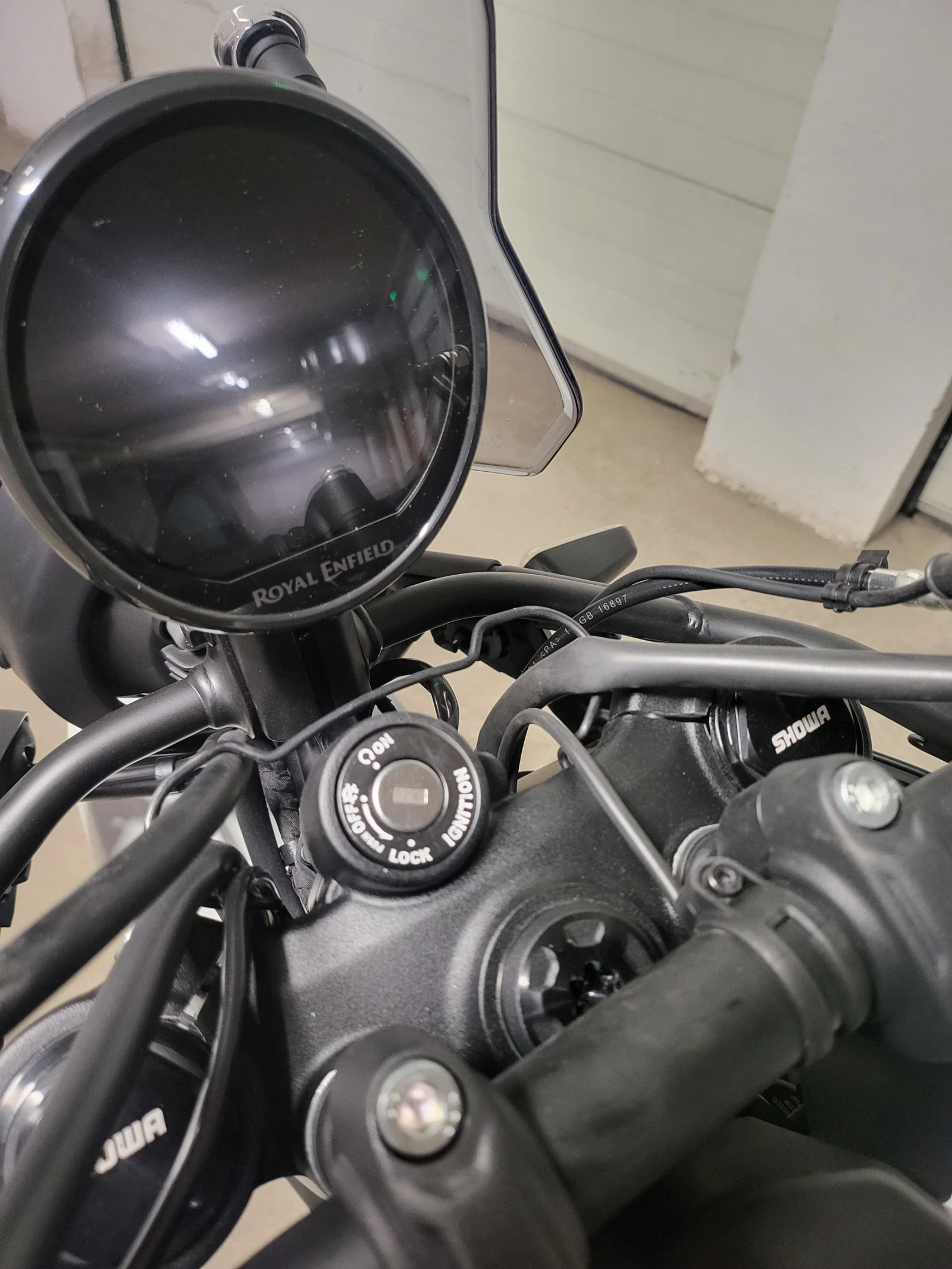 Royal Enfield Hymalayan 452 white black grey best price in EU | Mobile.bg � ����������� 13