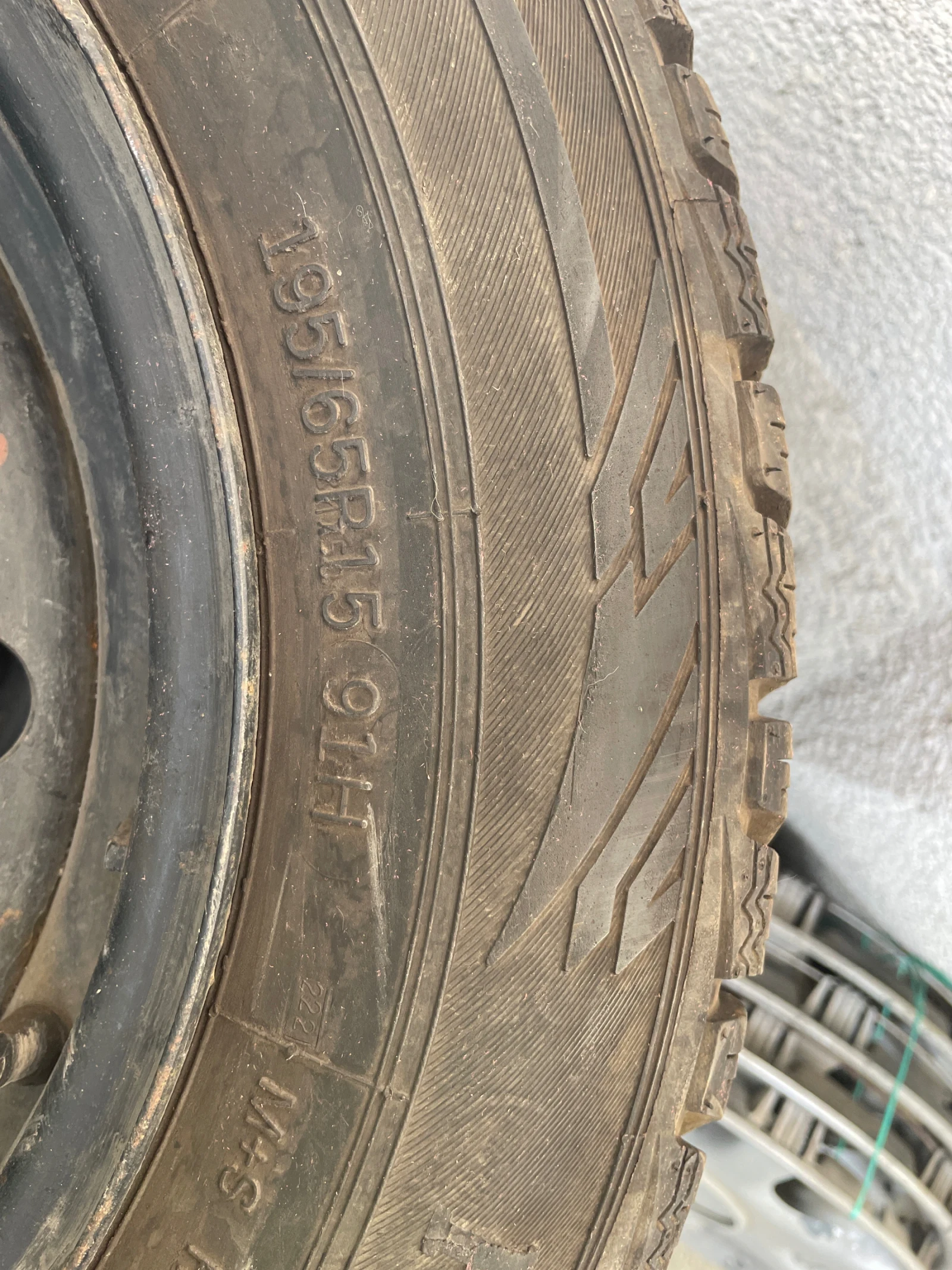 Гуми с джанти Други 195/65R15, снимка 5 - Гуми и джанти - 55881492